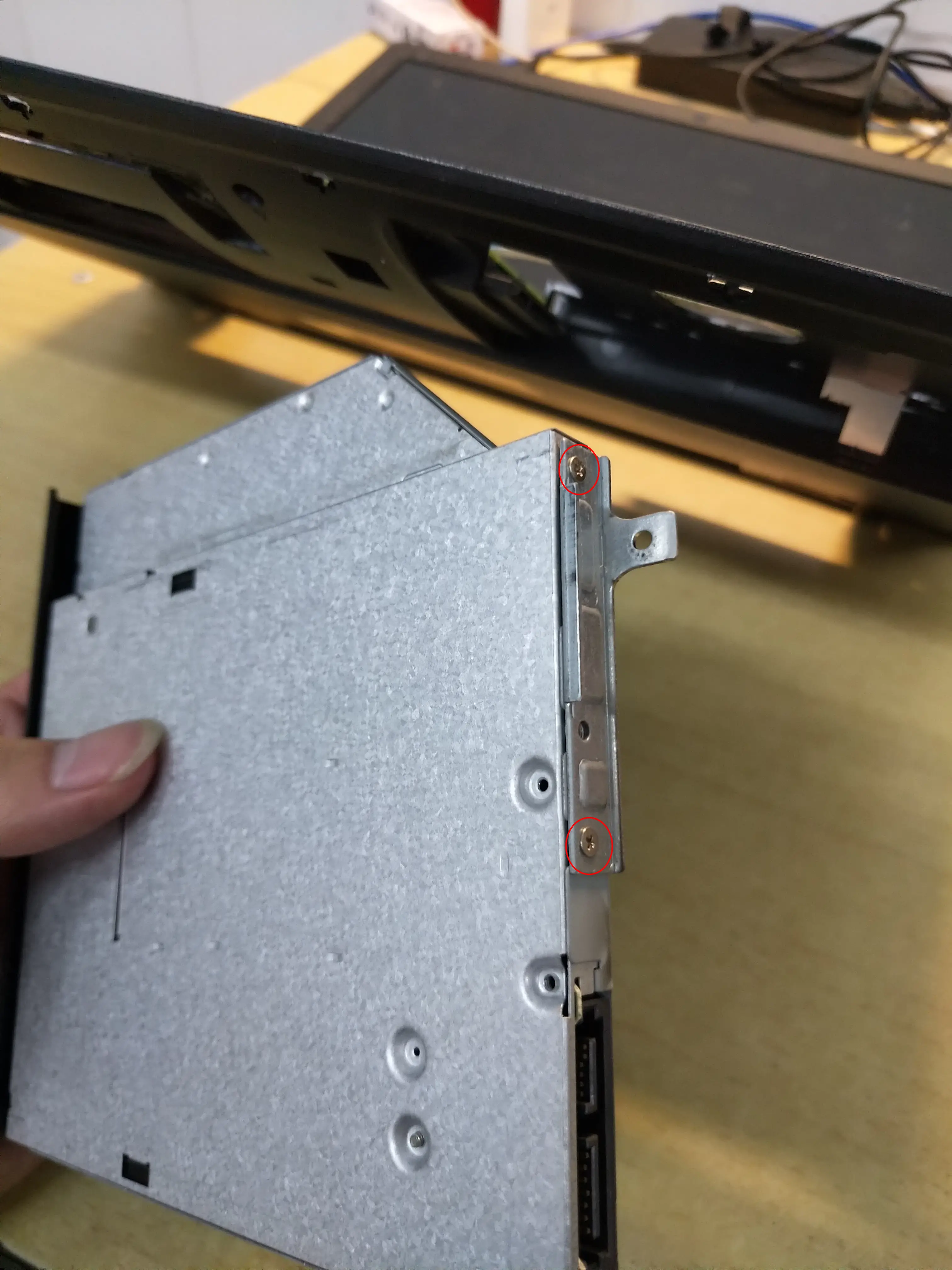 拆下固定挡片
